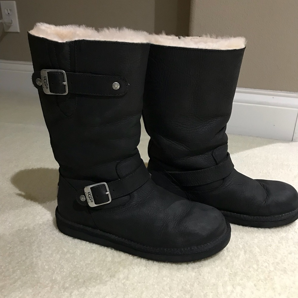 size 7 UGG Kensington boots